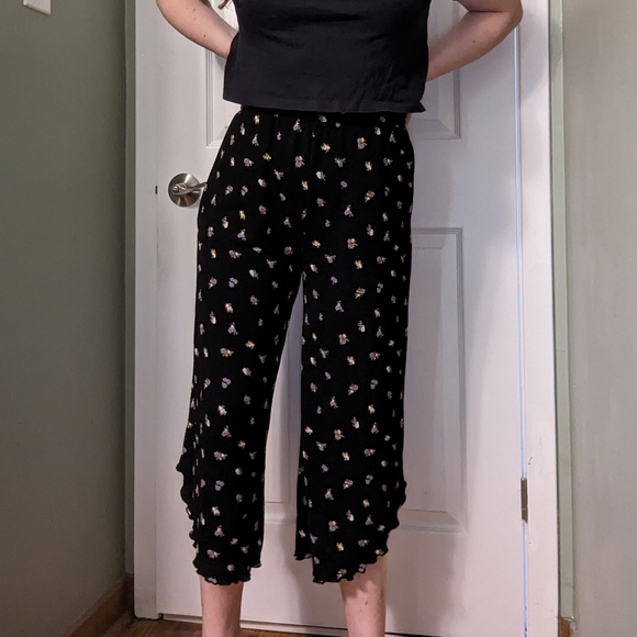 H&M Floral Asymmetric-hem Culottes | Size XS - Picture 3 of 8